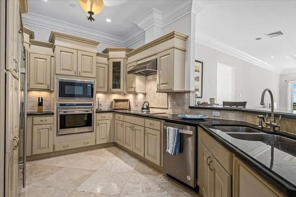 Квартира, 3294 м², 1 550 000$ — FAKTOR